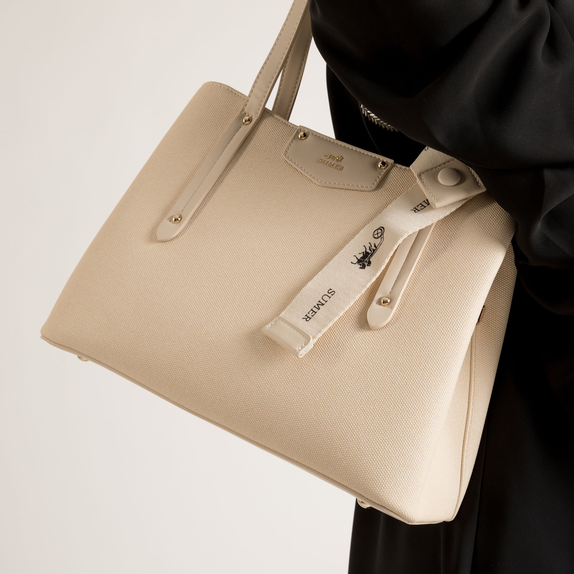 Beige shoulder bag